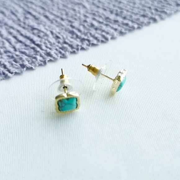 Kendra Scott Variegated Turquoise Magnesite Stud Earrings in Gold - Picture 3 of 4